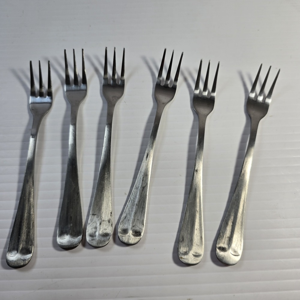 6 Salad Fork Chelsea Update International Stainless Center Ridge - Picture 2 of 3